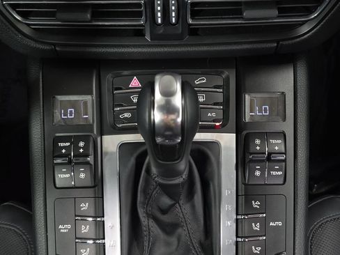 Certified 2019 Porsche Macan AWD/4WD image 19