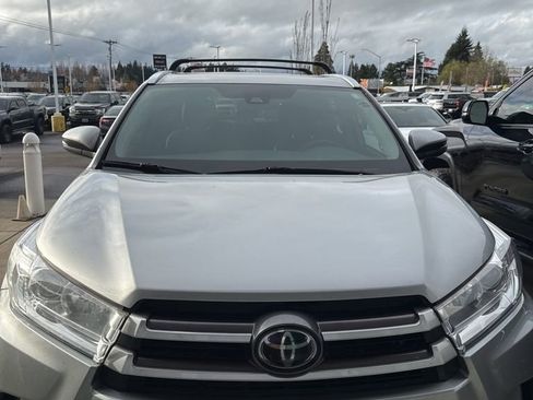 Certified 2019 Toyota Highlander XLE image 1
