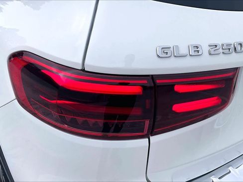 Used 2025 Mercedes-Benz GLB 250 image 28