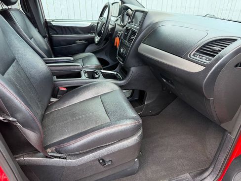 Used 2016 Dodge Grand Caravan R/T FWD image 14