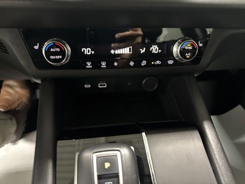 Used 2024 Mitsubishi Outlander SE image 22