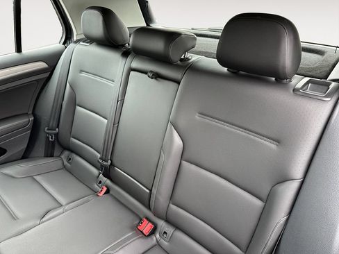 Used 2015 Volkswagen Golf S w/ Lighting Package FWD image 10