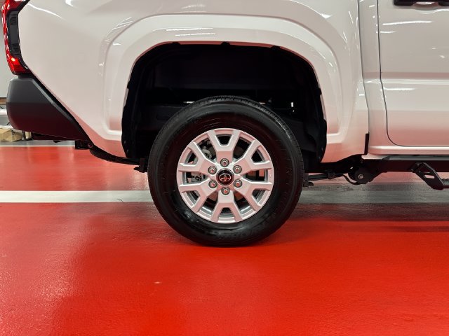 Used 2025 Toyota Tacoma SR w/ SR Upgrade Package AWD/4WD image 30