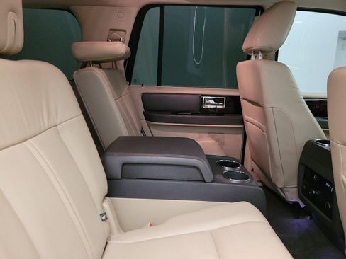Used 2015 Lincoln Navigator 2WD w/ Equipment Group 101A Reserve image 19