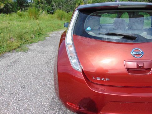 Used 2012 Nissan Leaf SL FWD image 12