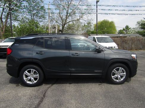Used 2020 GMC Terrain SLE w/ Driver Convenience Package FWD image 9
