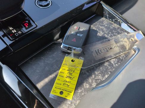 Used 2024 Land Rover Range Rover Sport Dynamic SE image 37