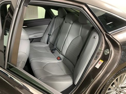 Used 2019 Toyota Avalon Limited image 31