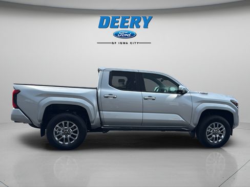 Used 2025 Toyota Tacoma Limited AWD/4WD image 15