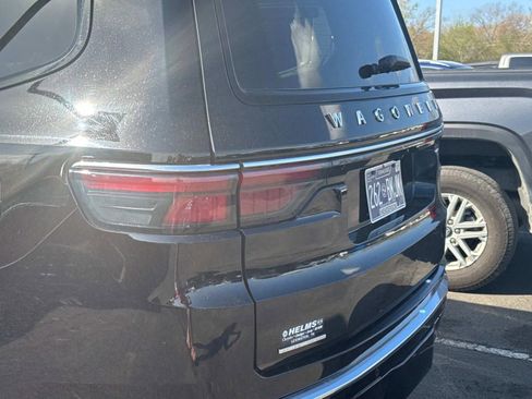 Used 2023 Jeep Wagoneer 4WD w/ Premium Group I image 12