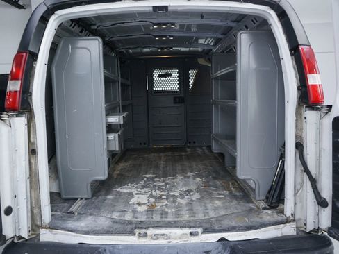 Used 2018 Chevrolet Express 3500 image 26