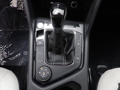 New 2026 Volkswagen Taos SE image 12