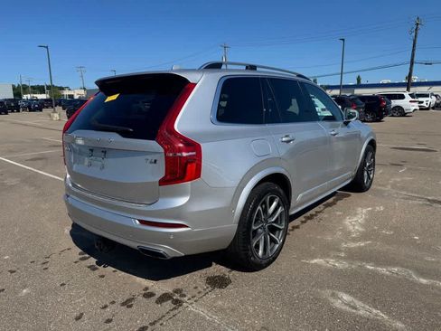 Used 2019 Volvo XC90 T6 Momentum w/ Protection Package Premier AWD/4WD image 5