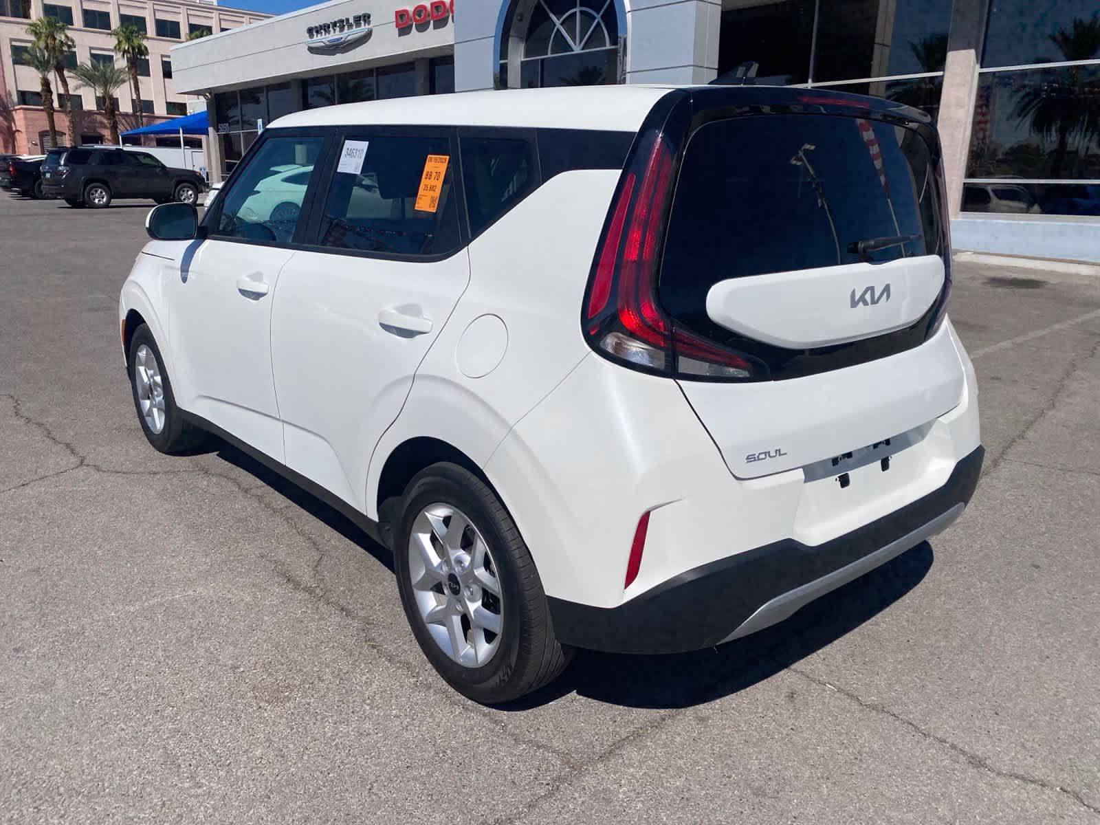 Used 2025 Kia Soul LX w/ LX Technology Package FWD image 9