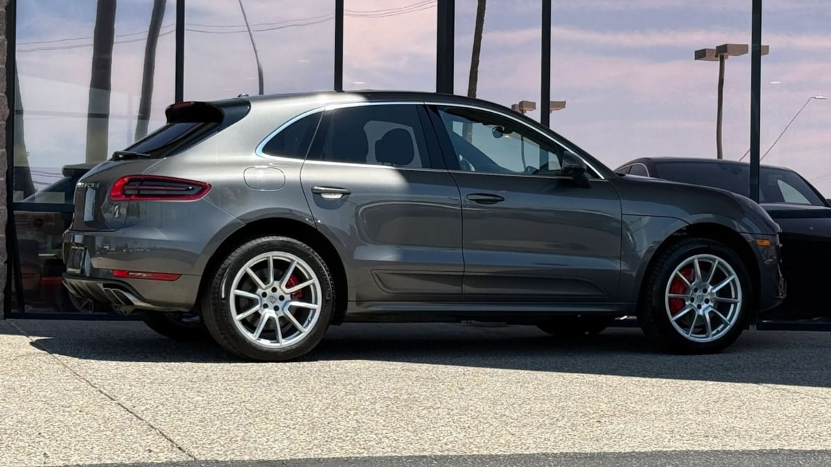 Used 2016 Porsche Macan Turbo AWD/4WD image 13