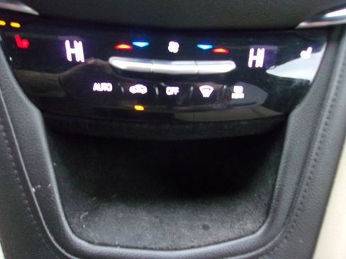 Used 2018 Cadillac XT5 AWD image 22