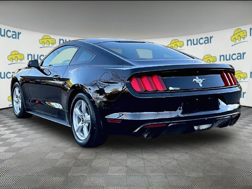 Used 2015 Ford Mustang Coupe RWD image 4