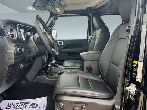 New 2025 Jeep Gladiator Sport w/ Premium Package image 4