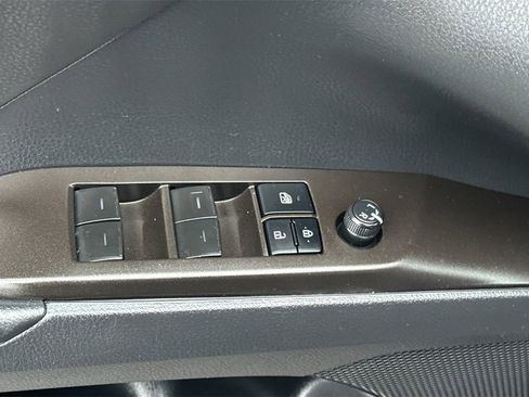Used 2022 Toyota Camry SE image 14