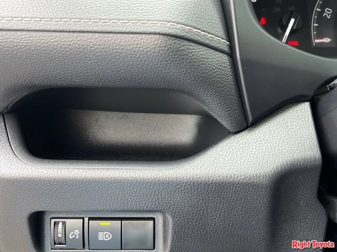 Certified 2025 Toyota RAV4 XLE FWD image 32