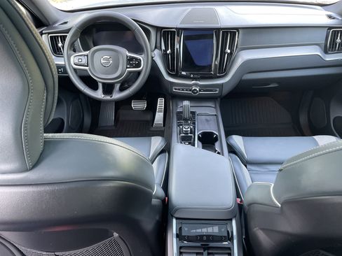 Used 2022 Volvo XC60 B5 R-Design image 36