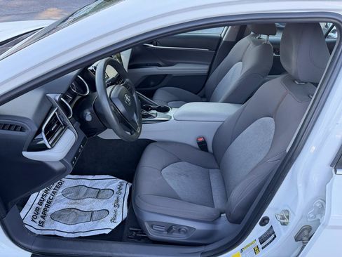 Used 2019 Toyota Camry LE FWD image 11