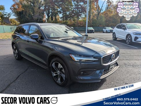 Certified 2024 Volvo V60 B5 Cross Country Plus image 2