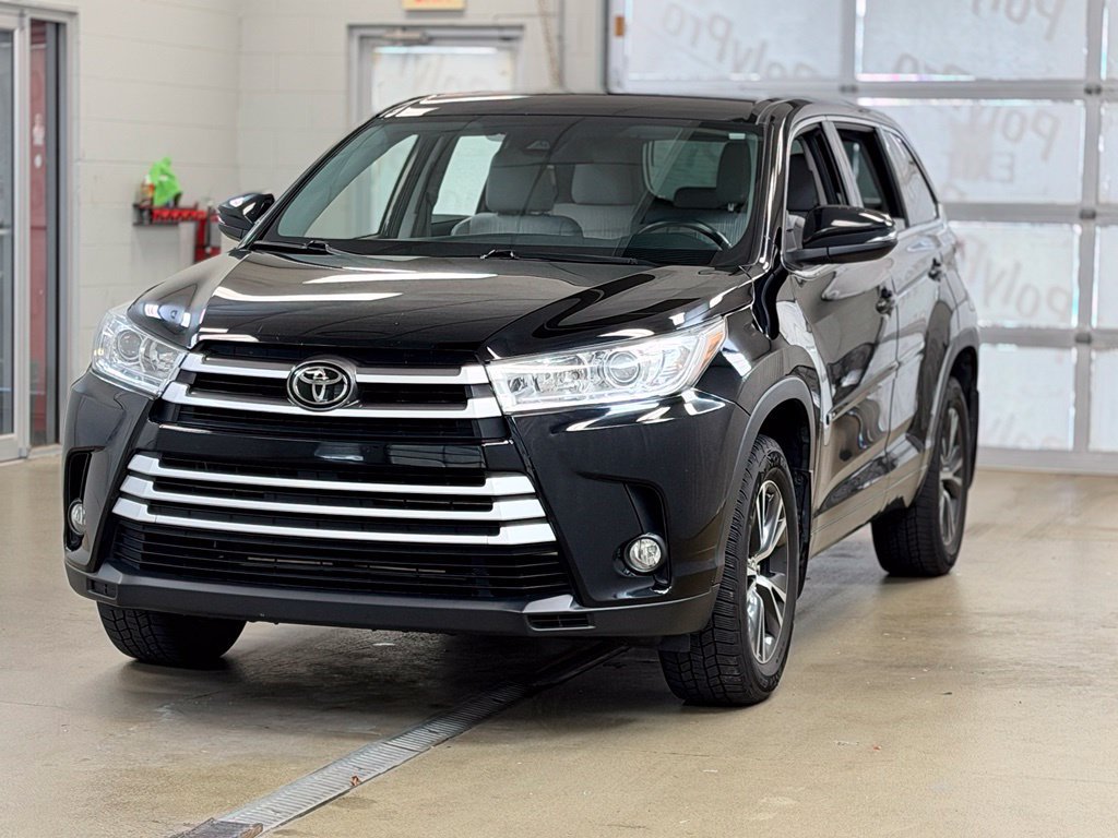 Used 2018 Toyota Highlander Plus AWD/4WD image 3