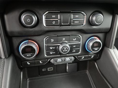 Used 2024 Chevrolet Tahoe LT AWD/4WD image 24