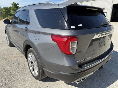 Used 2023 Ford Explorer Platinum w/ Technology Package AWD/4WD image 2
