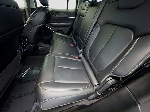 Used 2022 Jeep Grand Cherokee Limited AWD/4WD image 13