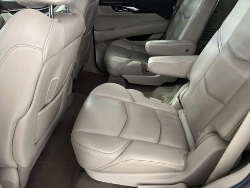 Used 2015 Cadillac Escalade Luxury AWD/4WD image 40
