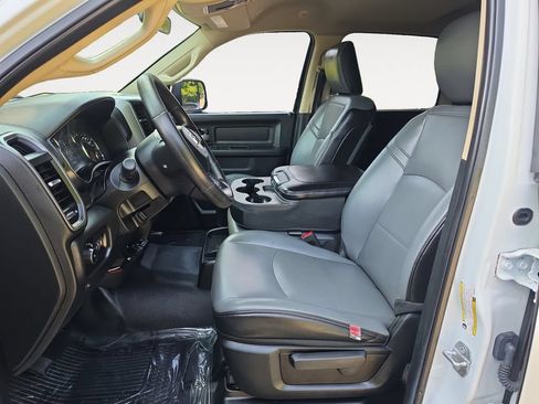 Used 2019 RAM 2500 Tradesman w/ Chrome Appearance Group AWD/4WD image 9