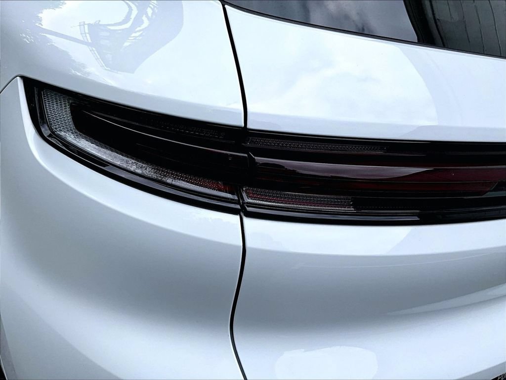 Certified 2024 Porsche Cayenne AWD/4WD image 31