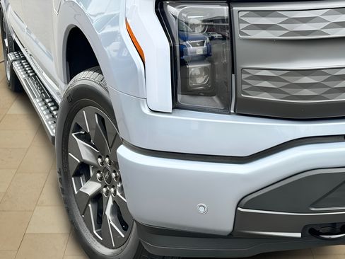 Used 2022 Ford F150 Lightning Lariat AWD/4WD image 52
