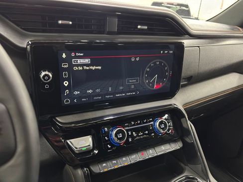 Used 2025 GMC Sierra 1500 AT4 w/ AT4 Premium Package AWD/4WD image 36