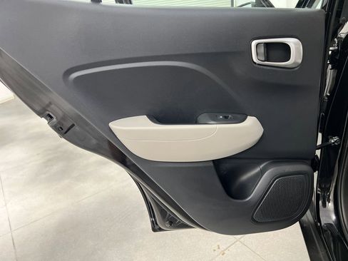 Used 2025 Hyundai Venue SEL FWD image 15