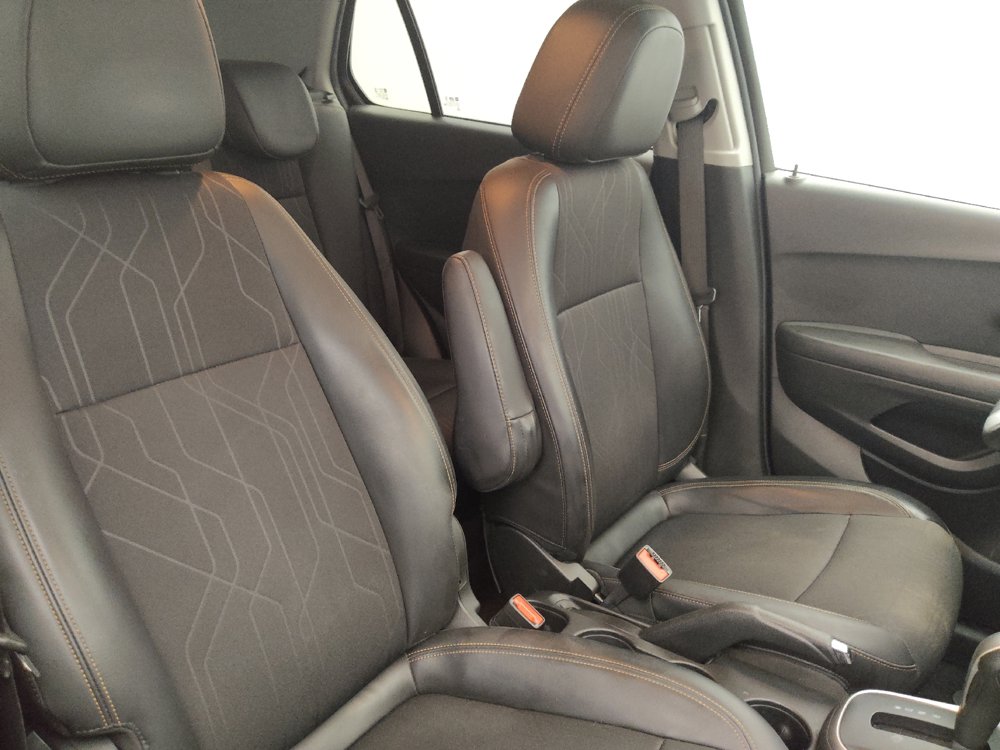 Used 2020 Chevrolet Trax LT w/ Sun & Sound Package FWD image 21