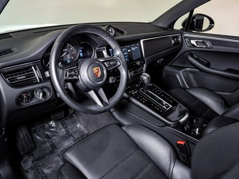 Certified 2023 Porsche Macan GTS image 4
