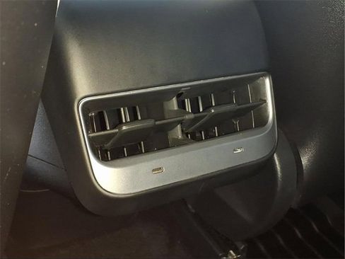 Used 2021 Tesla Model Y Long Range image 19