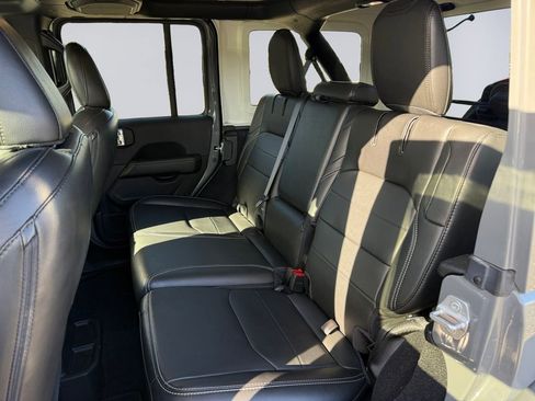 Used 2022 Jeep Wrangler Unlimited Sahara 4xe image 20