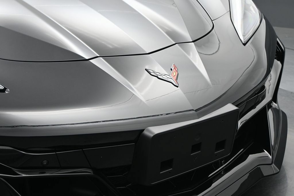 Used 2025 Chevrolet Corvette E-Ray w/ Stealth Interior Trim Package AWD/4WD image 5