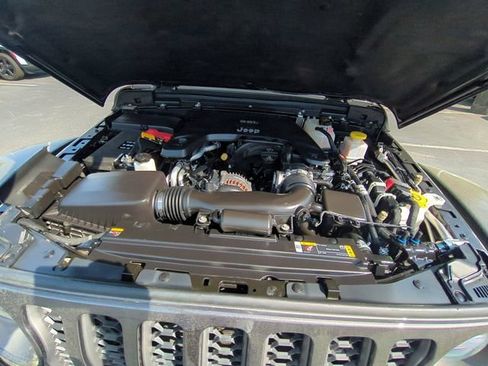 Used 2021 Jeep Gladiator Rubicon AWD/4WD image 34