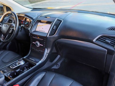Used 2019 Ford Edge Titanium image 22