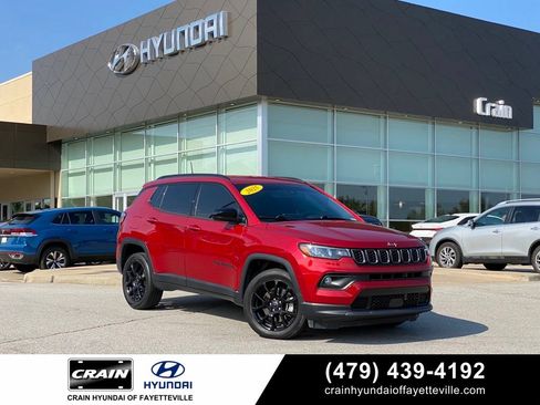 Used 2025 Jeep Compass Latitude w/ Altitude Special Edition AWD/4WD image 1