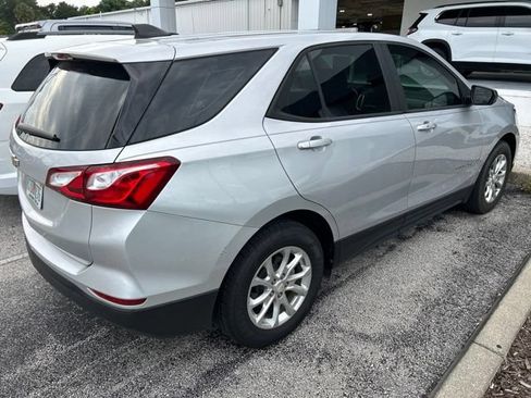 Used 2021 Chevrolet Equinox LS FWD image 3