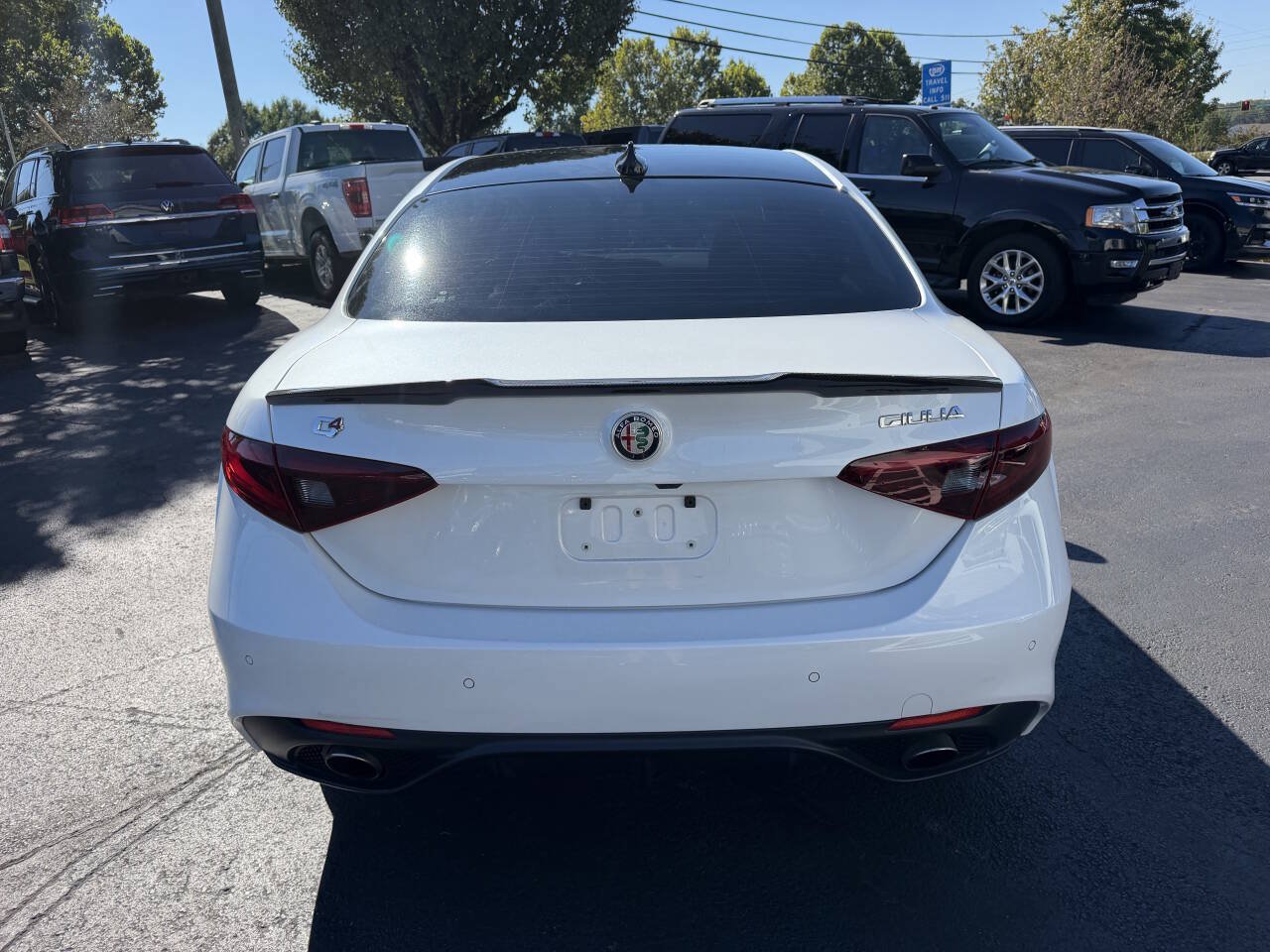 Used 2017 Alfa Romeo Giulia Ti w/ TI 19" Sport Package AWD/4WD image 5