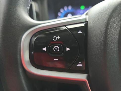 Used 2023 Volvo XC60 B5 Plus w/ Protection Package Premier FWD image 33