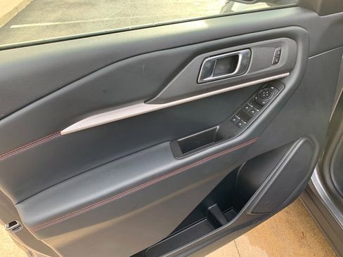 Used 2025 Ford Explorer ST-Line w/ ST-Line Street Pack image 22