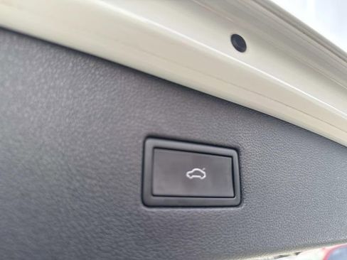 Used 2022 Volkswagen Tiguan SEL R-Line image 9